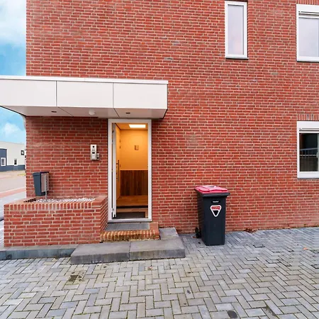 In Near Snowworld, Cleaning Included Apartment *